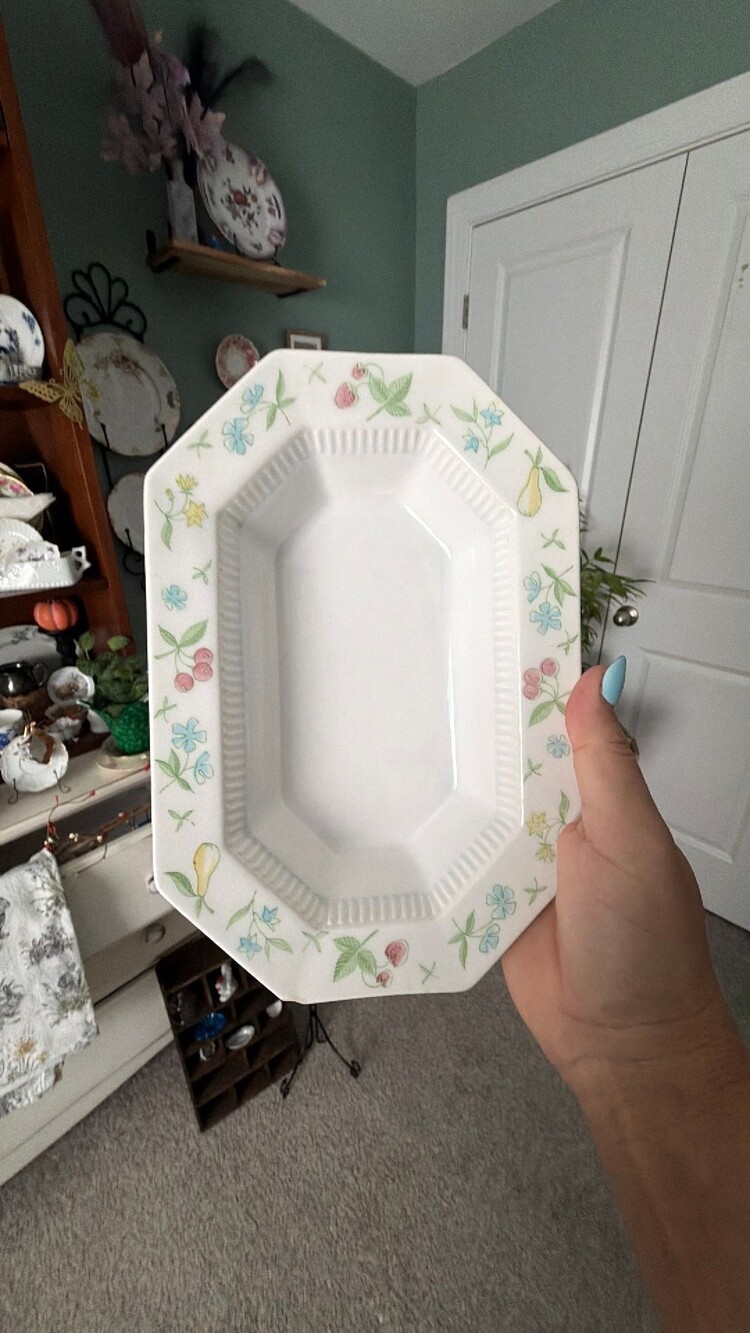 #57 vintage Independence Ironstone Old Orchard pattern vegetable bowl.